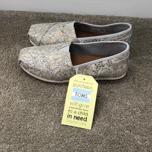 Toms
